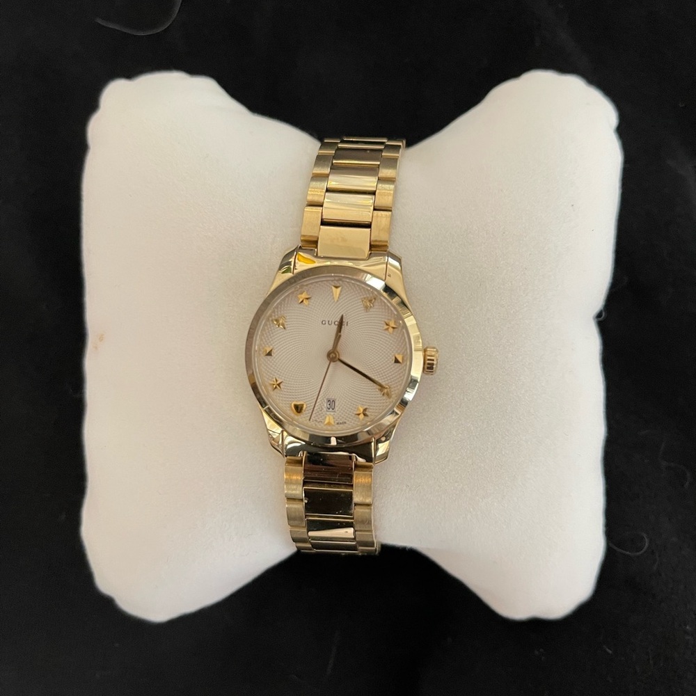 Gucci ladies time piece. Gold plated with date feature in original box. battery✅